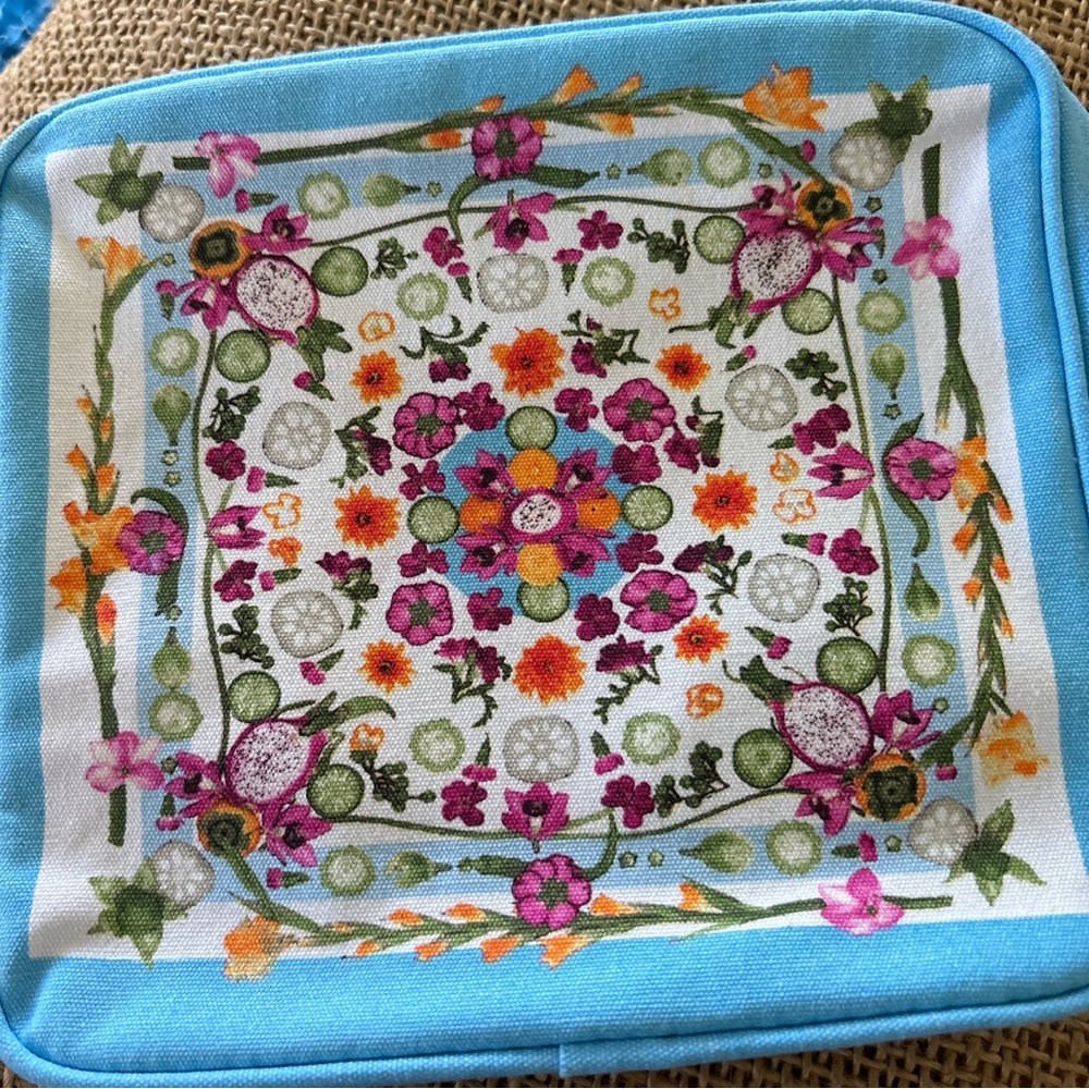 ESTEE LAUDER Makeup Cosmetic Bag Amber Locke Blue Floral Special Edition New! - Picture 3 of 5